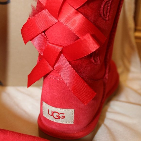 NIB UGG GIRL'S BAILEY BOW SUEDE SHEARLING CLASSIC SHORT BOOTS RED - Picture 3 of 9